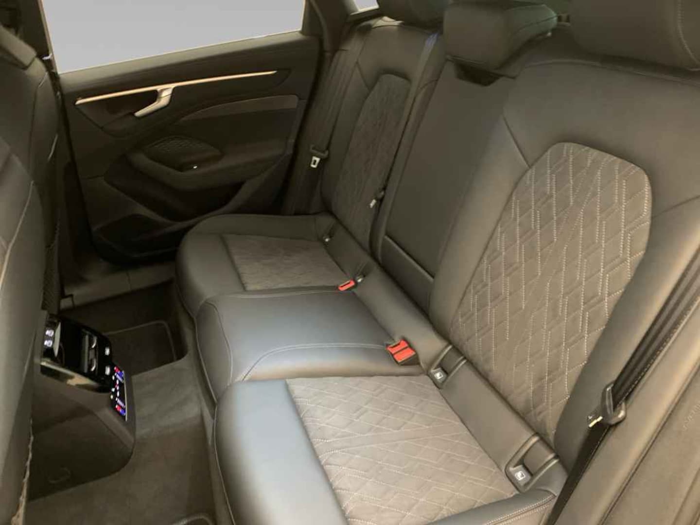 Bild über Audi A6 Avant edition one TDI quattro 150 kW S tronic - für weitere Informationen kontaktieren Sie den Audi Partner