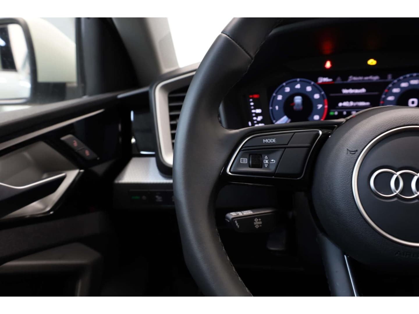 Bild über Audi A1 Sportback S line 30 TFSI Schaltgetriebe - für weitere Informationen kontaktieren Sie den Audi Partner