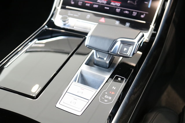 Audi A8 TFSI e 60 TFSI e quattro 340(462) kW(PS) tiptronic for more details contact your dealer
