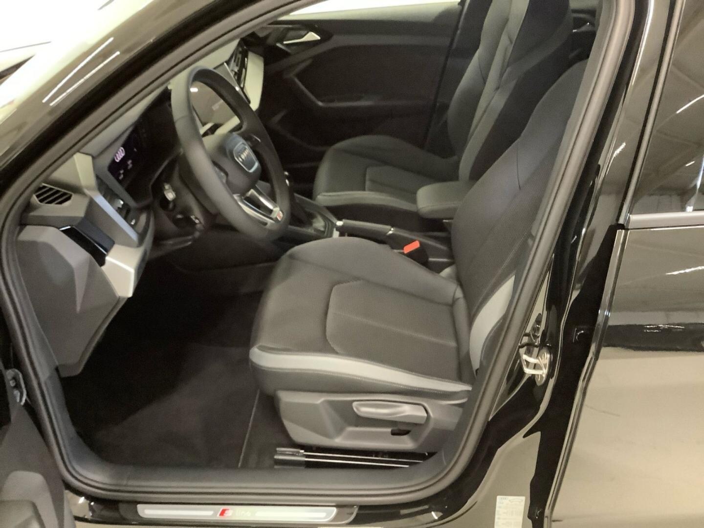 Bild über Audi A1 Sportback S line 35 TFSI S tronic - für weitere Informationen kontaktieren Sie den Audi Partner