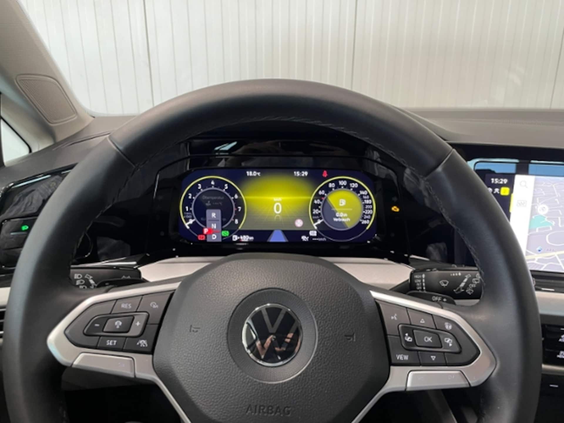 Volkswagen Golf Life