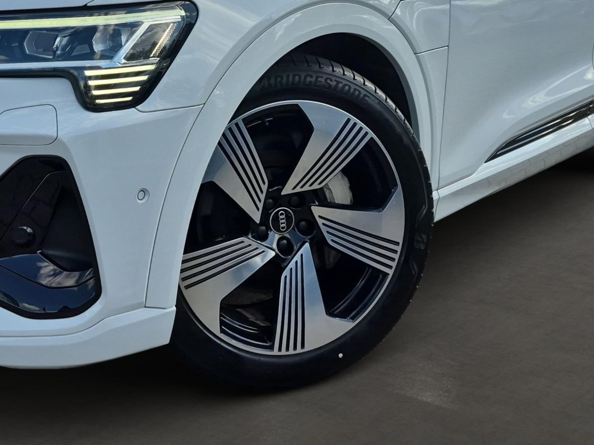 Audi e-tron S line