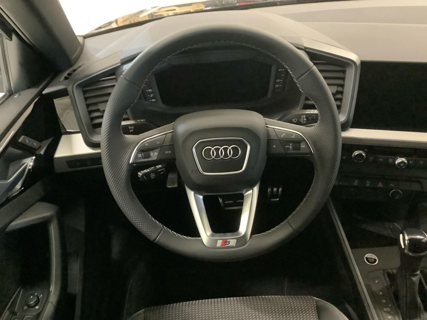 Bild über Audi A1 Sportback S line 35 TFSI S tronic - für weitere Informationen kontaktieren Sie den Audi Partner