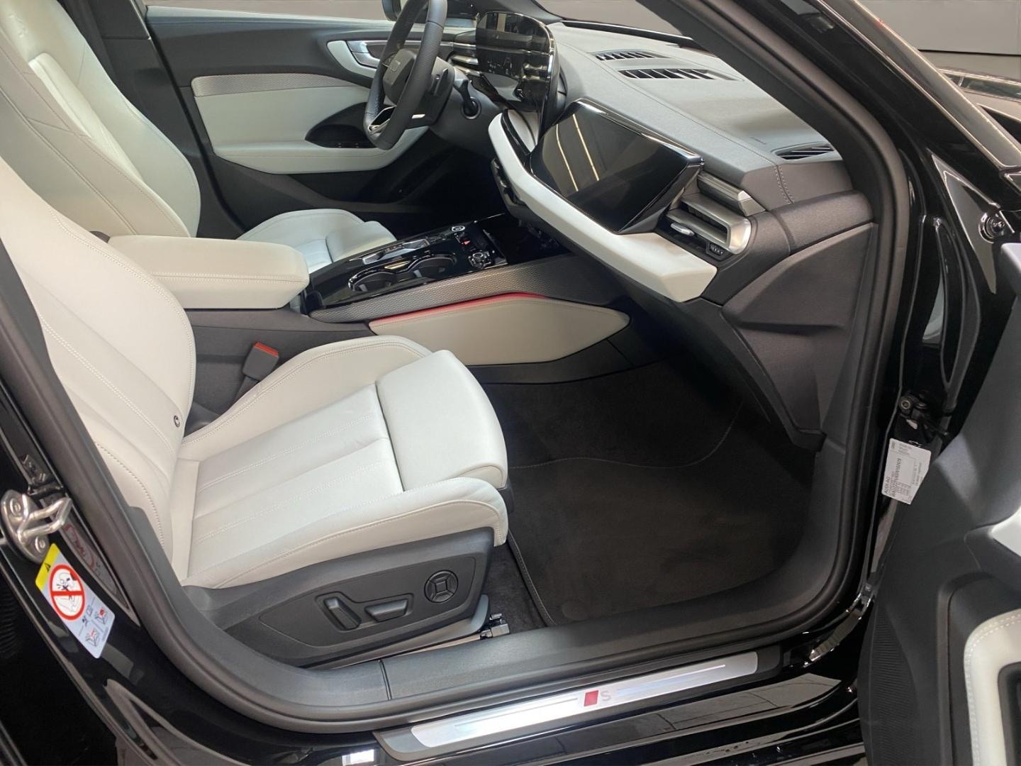 Bild über Audi A5 Limousine e-hybrid e-hybrid quattro 270 kW S tronic - für weitere Informationen kontaktieren Sie den Audi Partner