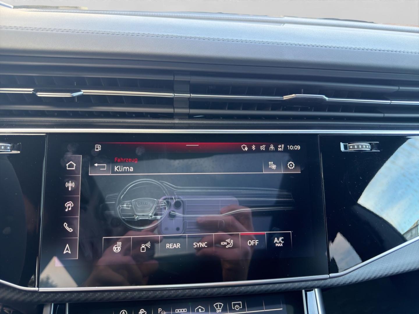 Bild über Audi RS Q8 SUV TFSI quattro 471 kW tiptronic - für weitere Informationen kontaktieren Sie den Audi Partner
