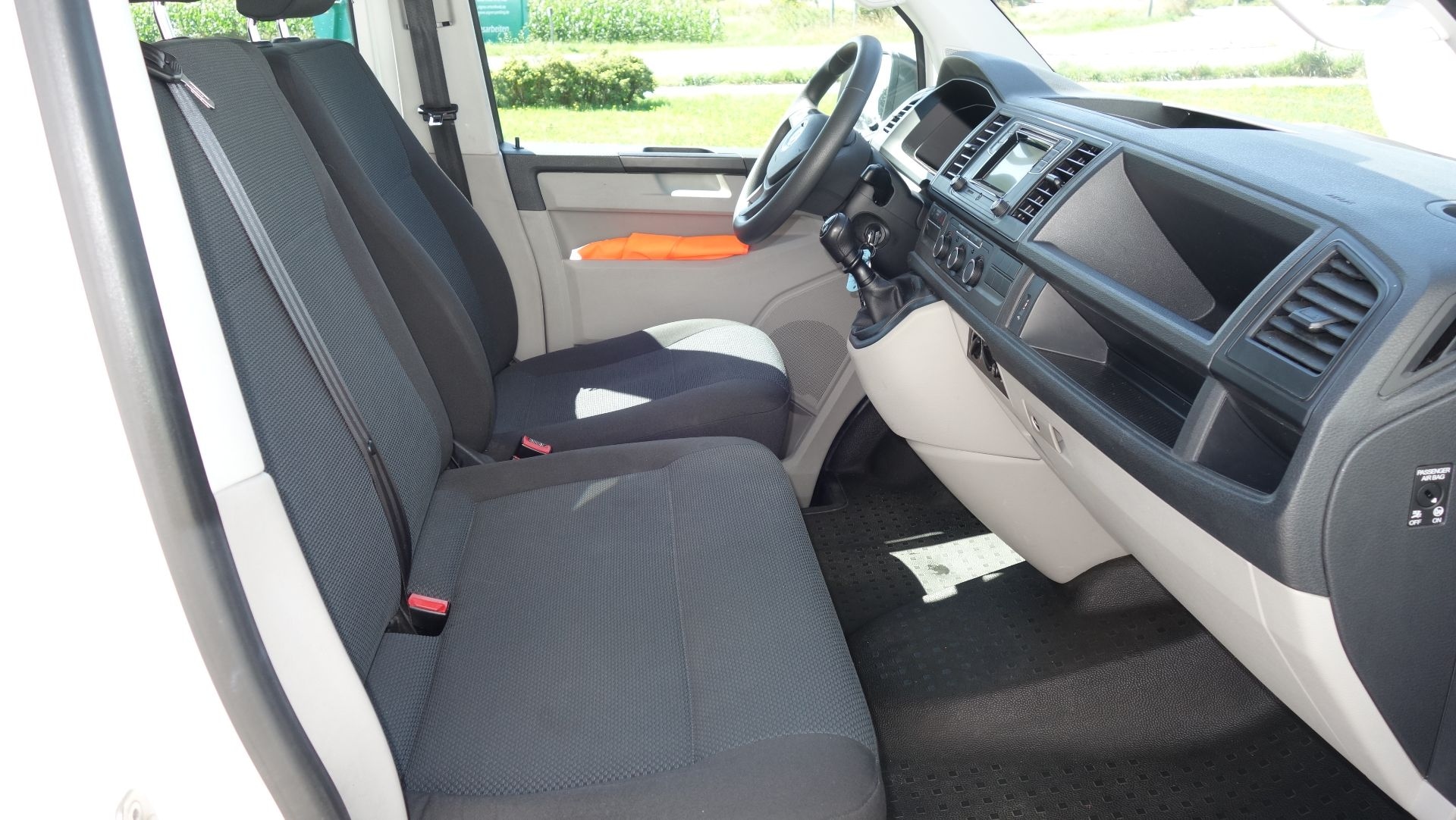 Volkswagen T6 Transporter Kombi langer Radstand