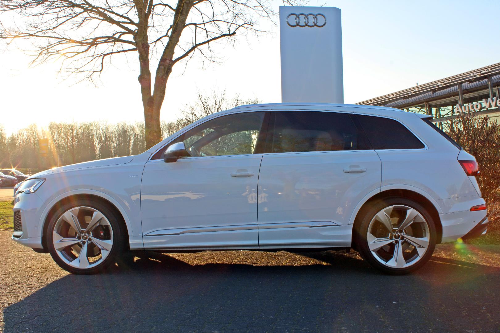 Image about Audi SQ7 TFSI quattro tiptronic