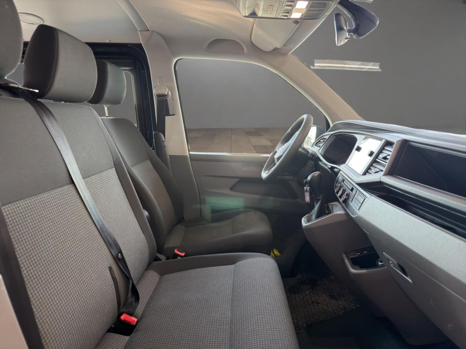 Volkswagen T6.1 Transporter Kombi langer Radstand
