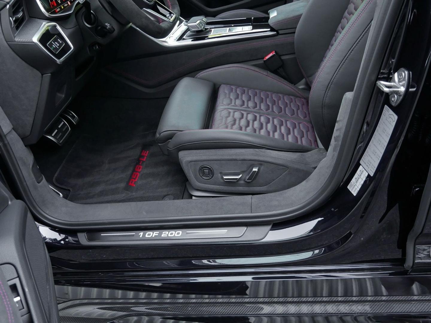 Bild über Audi RS 6 Avant performance quattro tiptronic - für weitere Informationen kontaktieren Sie den Audi Partner
