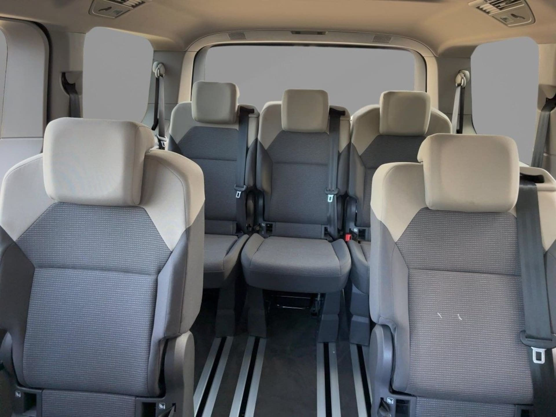 Volkswagen Multivan Langversion Basis-Modell