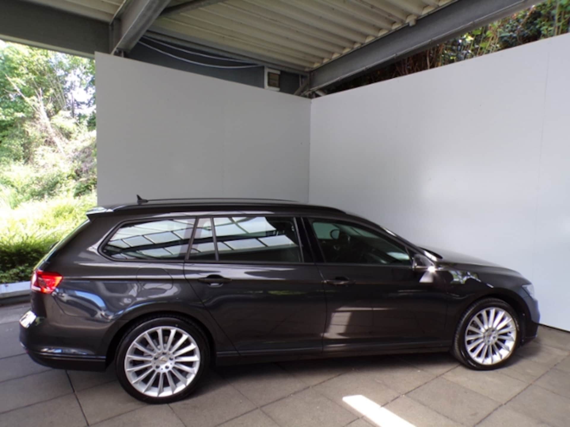 Volkswagen Passat Variant Basis-Modell