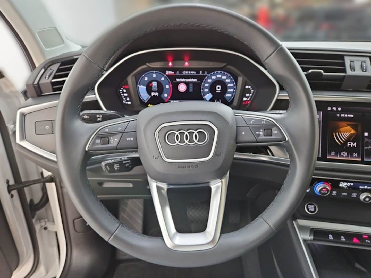 Bild über Audi Q3 TDI 110 kW S tronic - für weitere Informationen kontaktieren Sie den Audi Partner