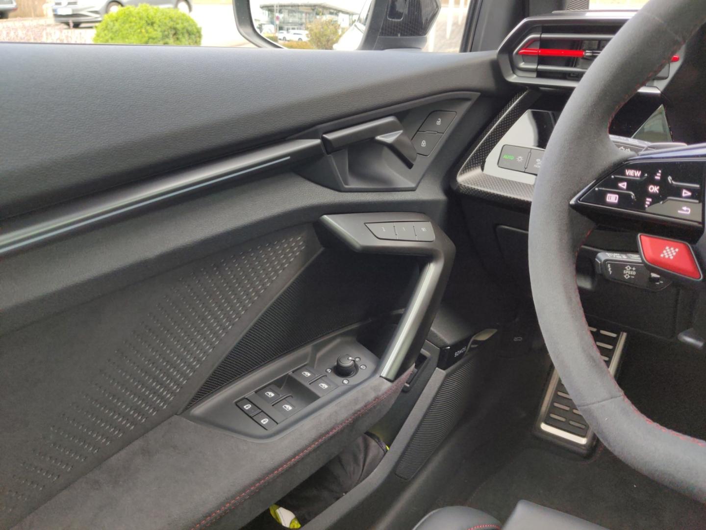 Image about Audi RS 3 Limousine TFSI quattro S tronic