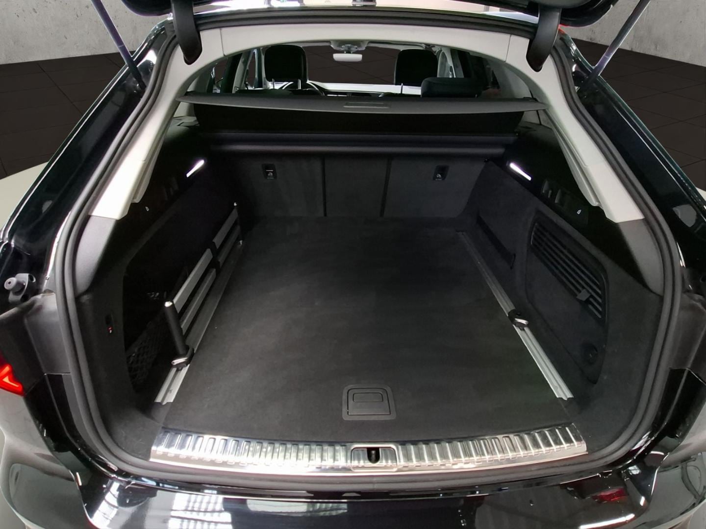 Bild über Audi S6 Avant TDI quattro tiptronic - für weitere Informationen kontaktieren Sie den Audi Partner