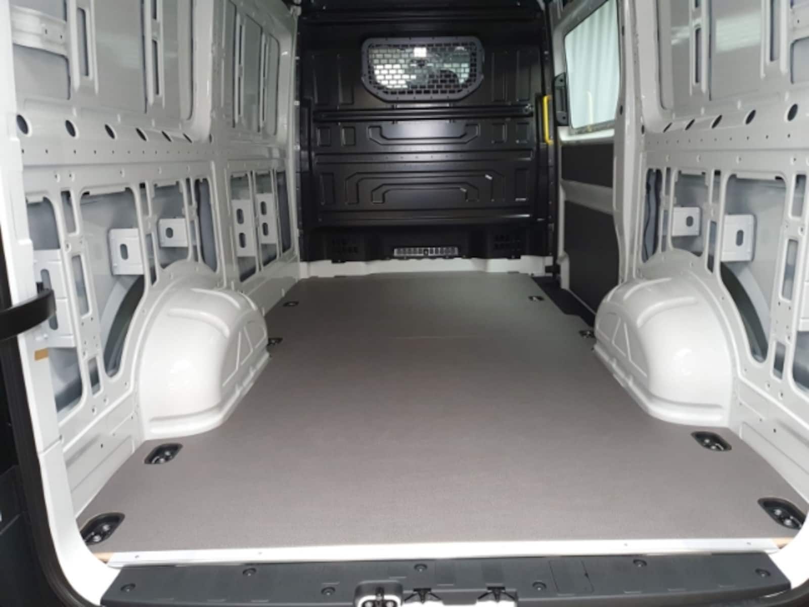 Volkswagen Crafter Kasten mittlerer Radstand – Bild 10
