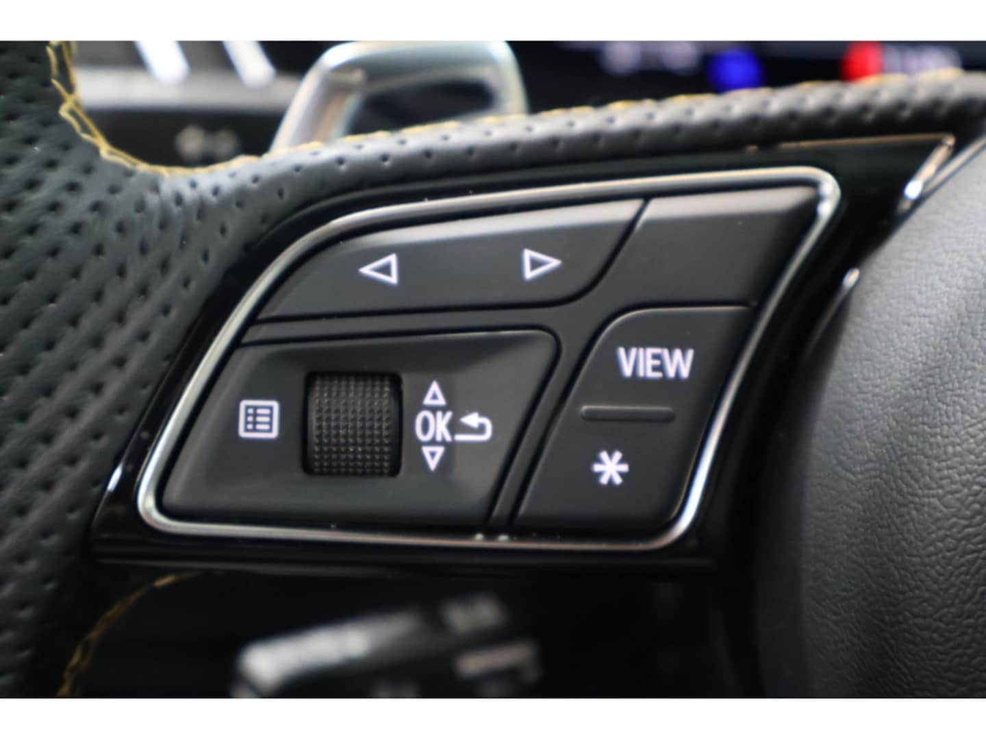 Bild über Audi RS 4 Avant quattro tiptronic - für weitere Informationen kontaktieren Sie den Audi Partner