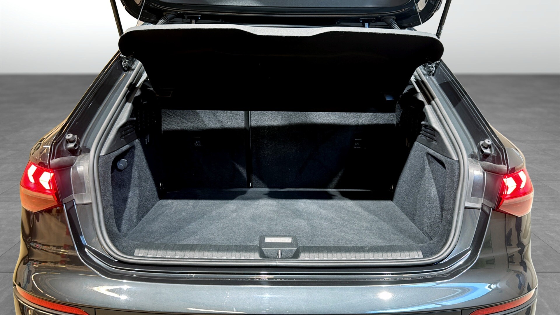 Bild som visar&nbsp;Audi A3 Sportback&nbsp;A3 Sportback 35 TFSI Proline advanced 150 hk S tronic - för mer information kontakta din Audi Partner
