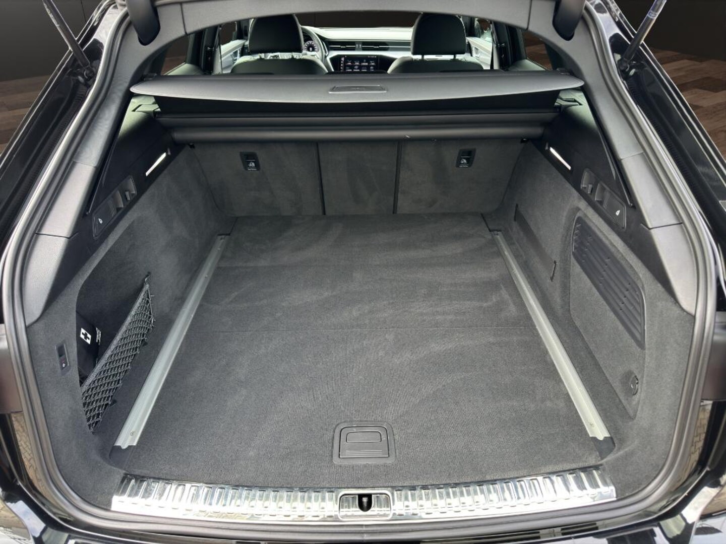 Bild über Audi A6 Avant S line 40 TDI quattro S tronic - für weitere Informationen kontaktieren Sie den Audi Partner