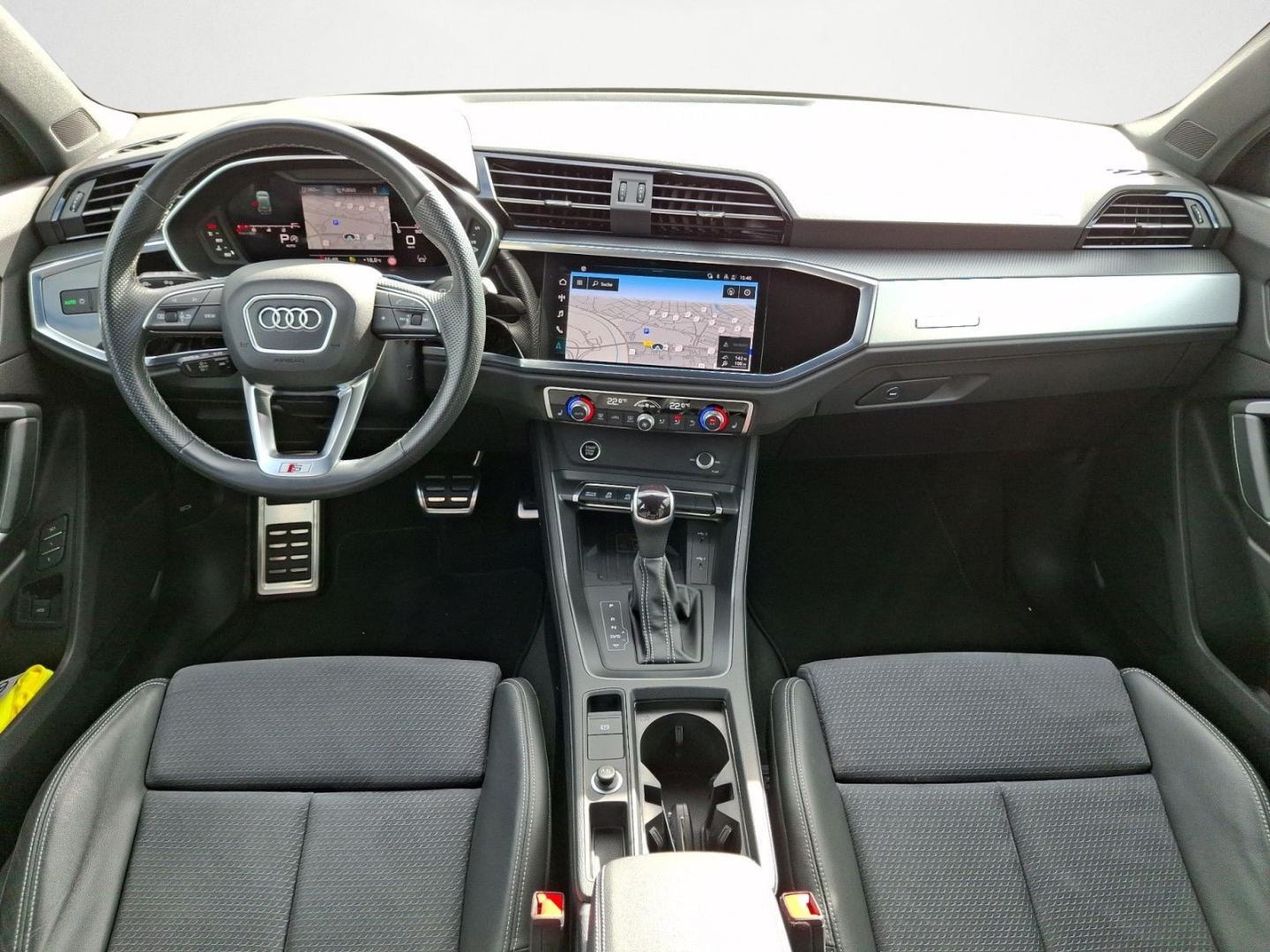 Bild über Audi Q3 S line 35 TFSI S tronic - für weitere Informationen kontaktieren Sie den Audi Partner