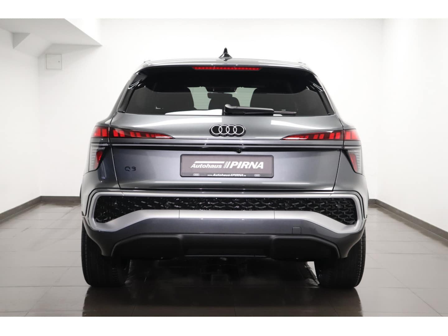 Bild über Audi Q3 SUV TFSI 110 kW S tronic - für weitere Informationen kontaktieren Sie den Audi Partner