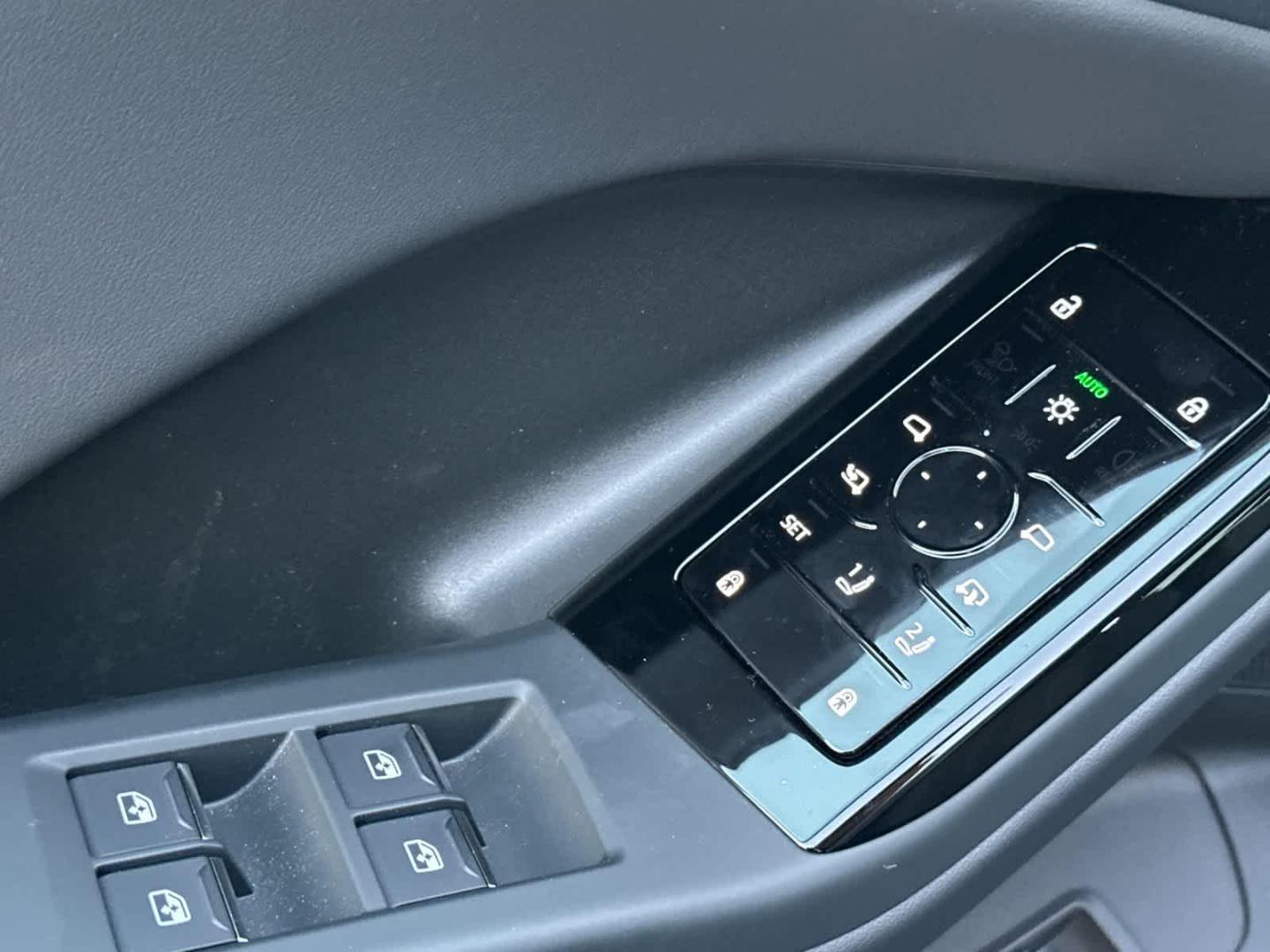 2025 Audi Q6 e-tron Premium - Photo 13