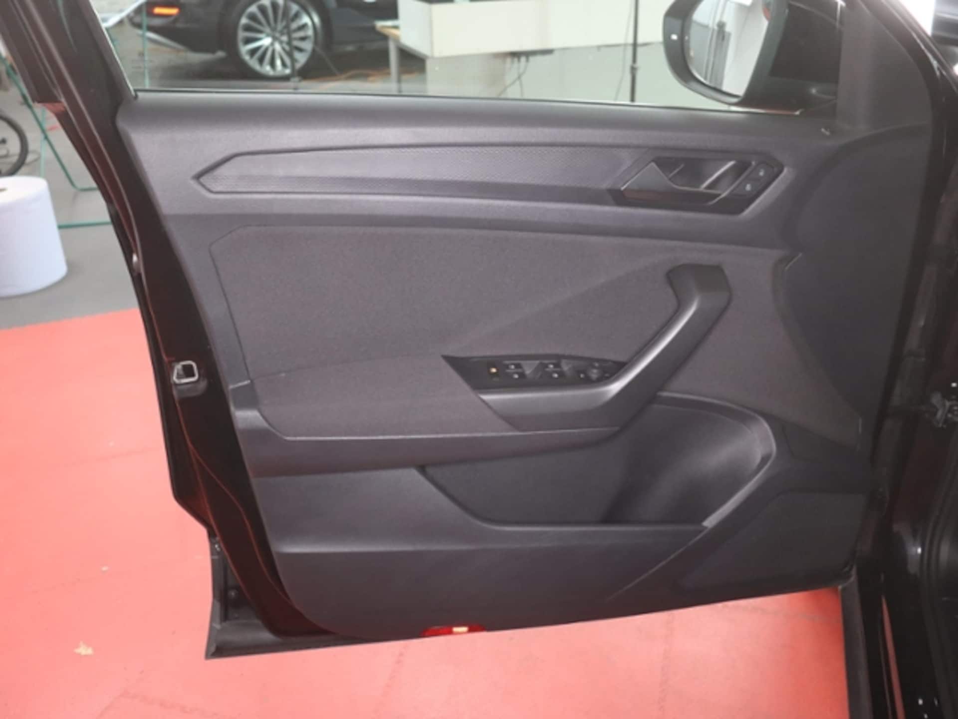 Volkswagen T-Roc Basis-Modell