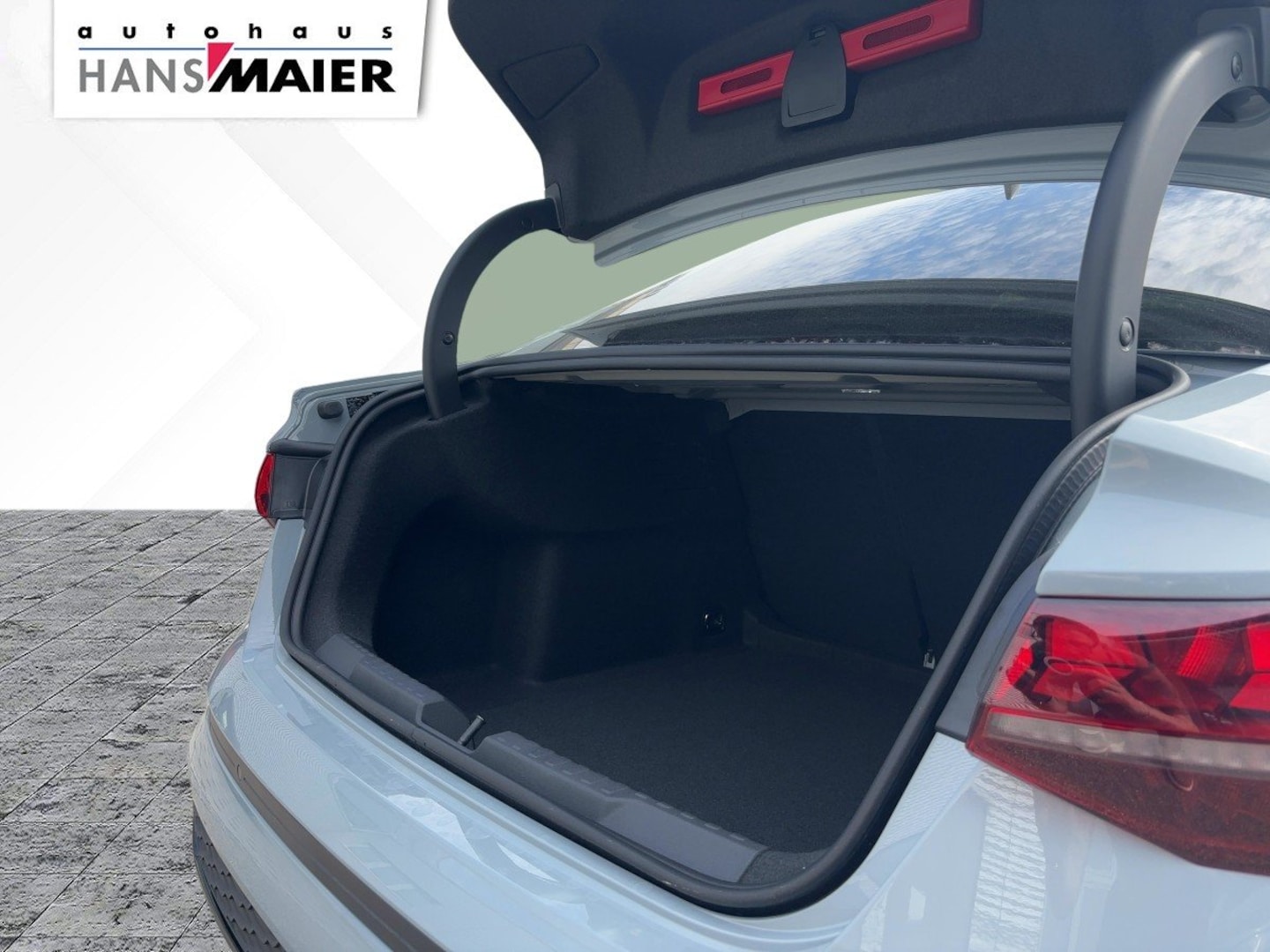 Bild über Audi A3 Limousine advanced 35 TFSI S tronic - für weitere Informationen kontaktieren Sie den Audi Partner