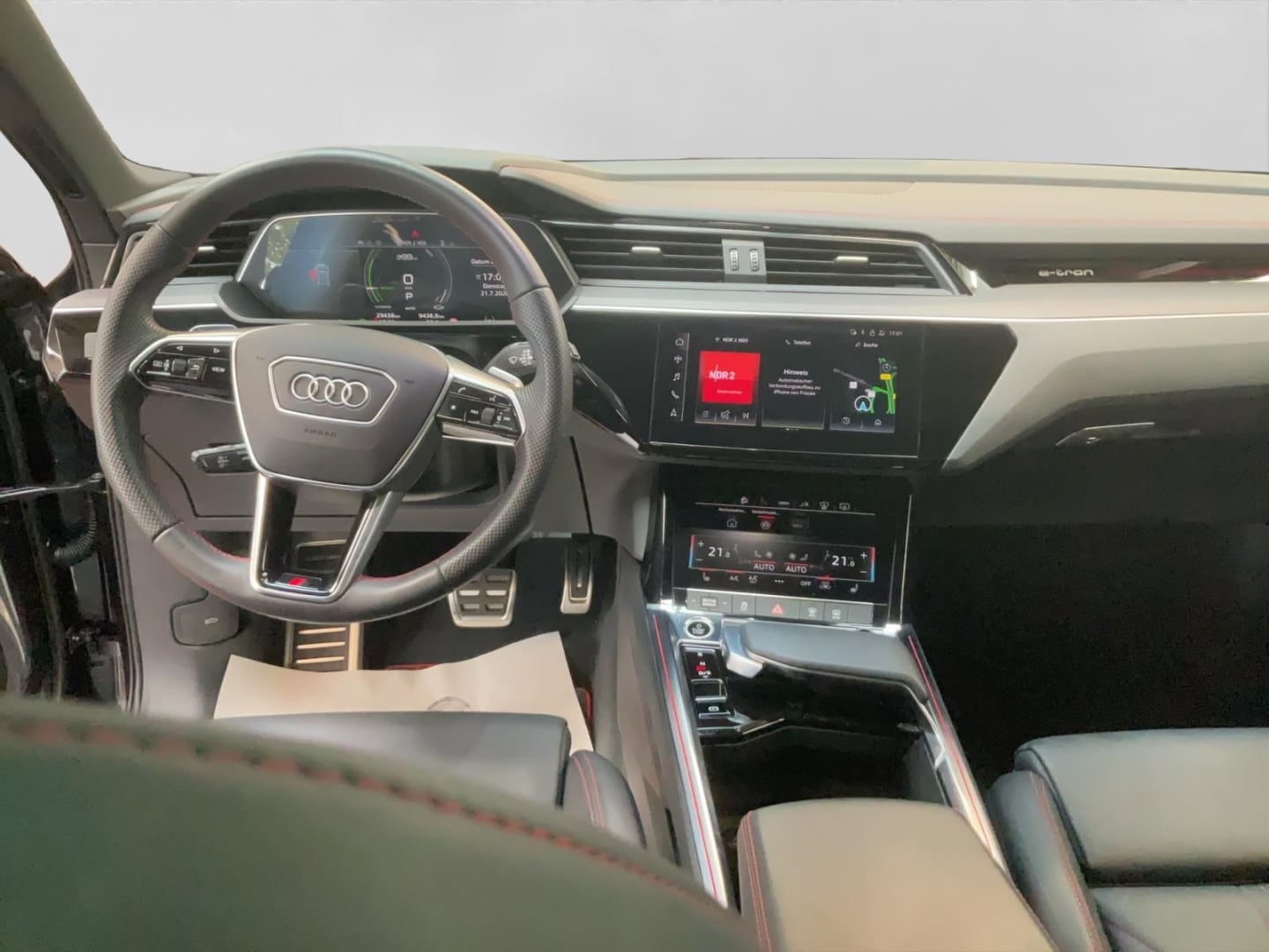 Bild über Audi Q8 e-tron S line 55 e-tron quattro - für weitere Informationen kontaktieren Sie den Audi Partner