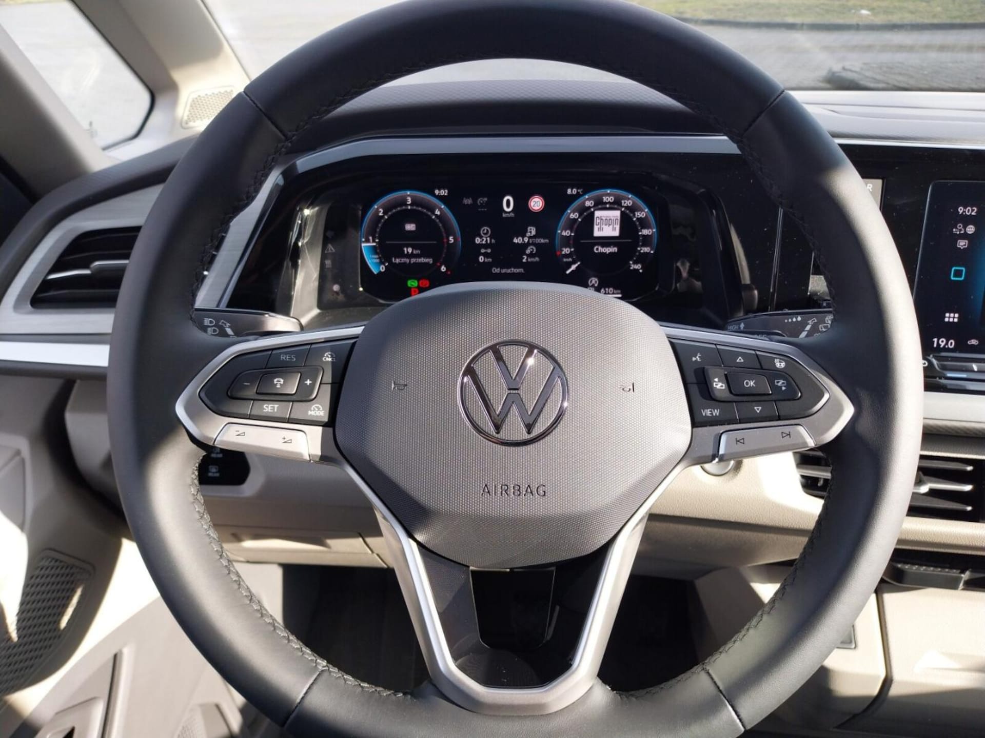 Volkswagen Multivan długi rozstaw osi Life