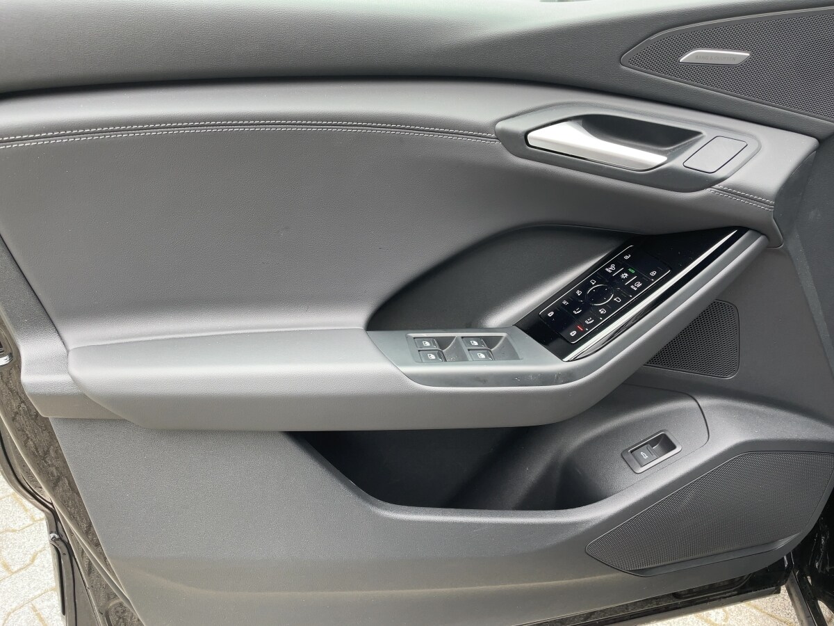 Image about Audi Q6 SUV e-tron e-tron quattro