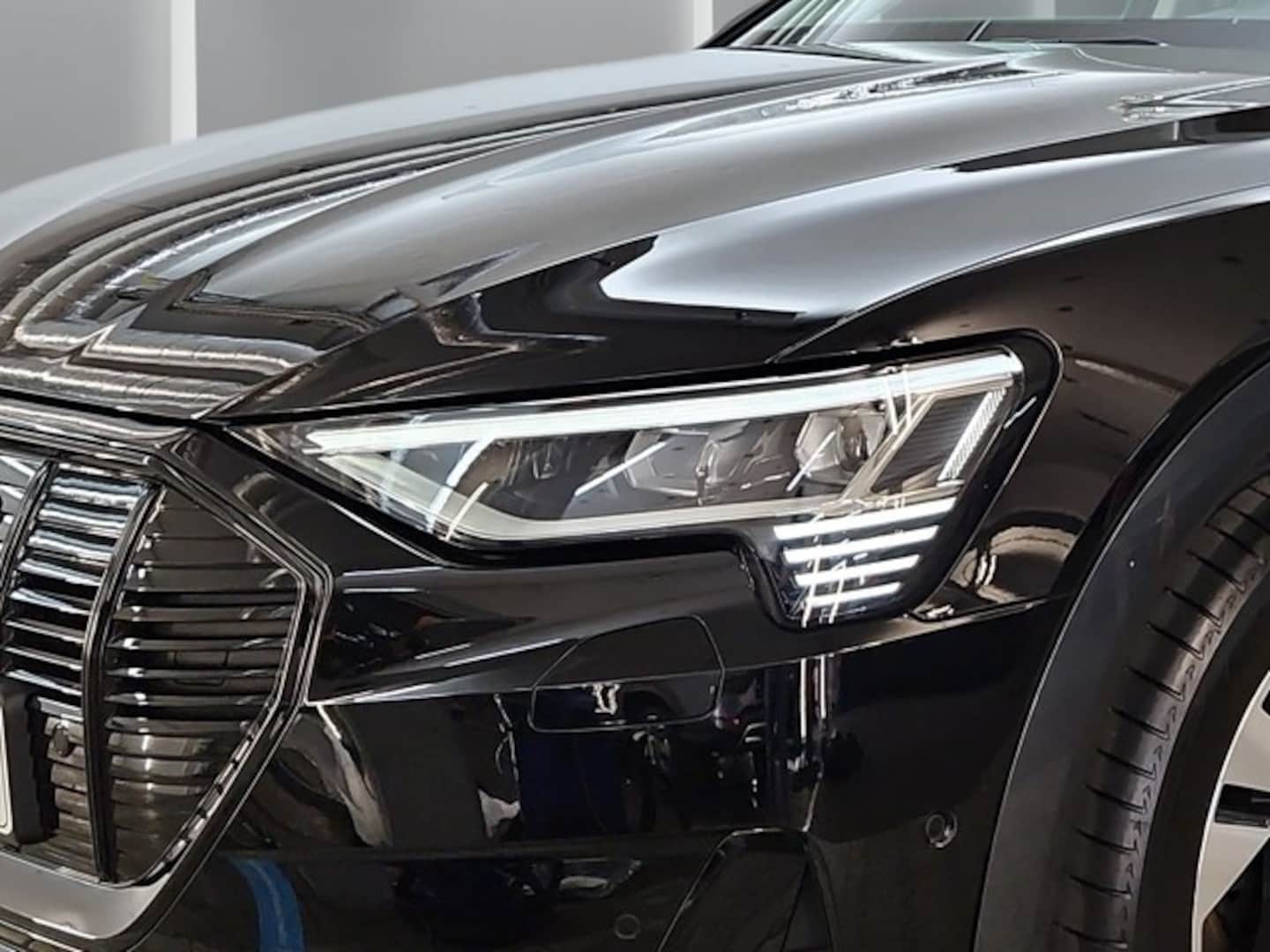 Bild über Audi e-tron advanced 55 quattro - für weitere Informationen kontaktieren Sie den Audi Partner