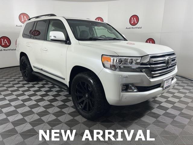2019 Toyota Land Cruiser Base