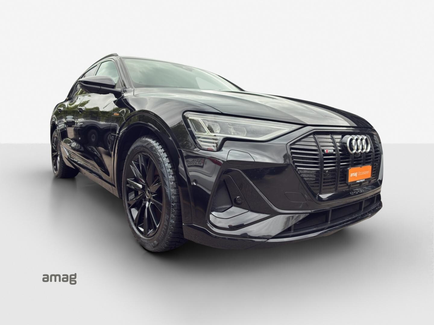 Bild über Audi e-tron Black Edition S line 55 quattro 300,00 kW - for more details contact your dealer