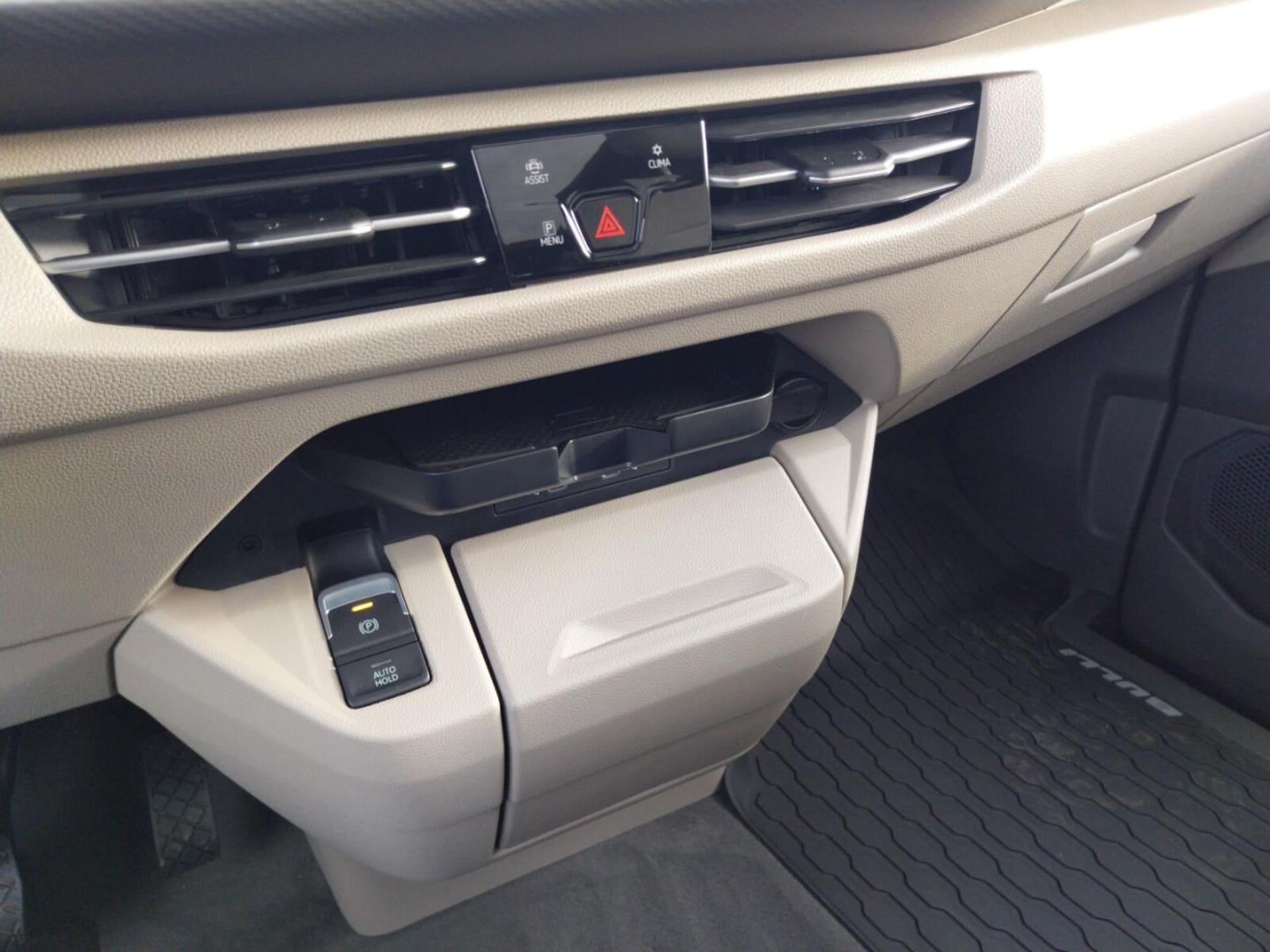 Volkswagen Multivan długi rozstaw osi Life