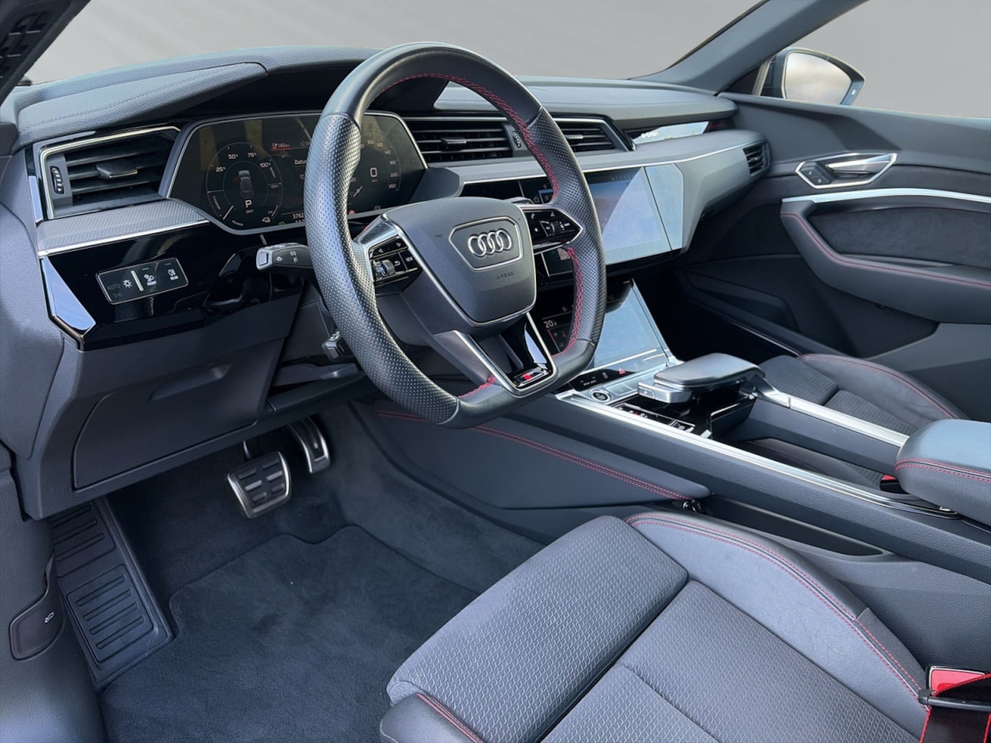 Bild über Audi Q8 e-tron S line 50 e-tron quattro - für weitere Informationen kontaktieren Sie den Audi Partner