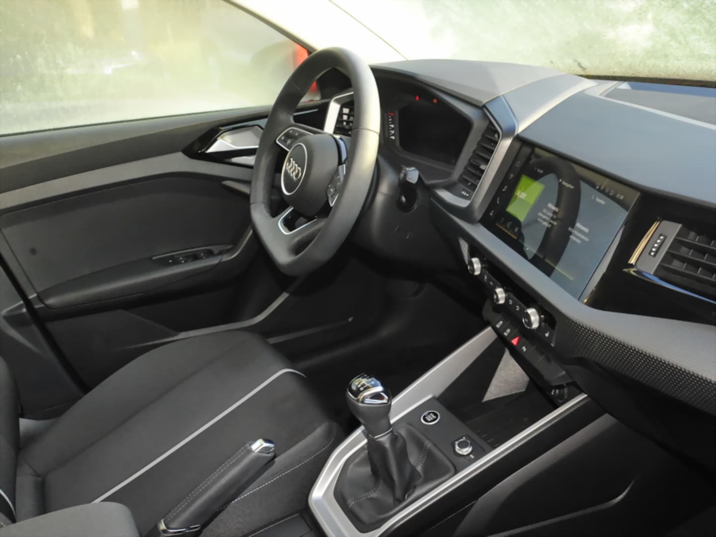 Bild über Audi A1 Sportback S line 30 TFSI Schaltgetriebe - für weitere Informationen kontaktieren Sie den Audi Partner