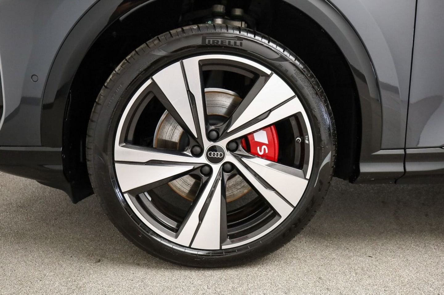 Bild über Audi SQ5 Sportback edition one mit Akzenten mythosschwarz TFSI 270 kW S tronic - für weitere Informationen kontaktieren Sie den Audi Partner