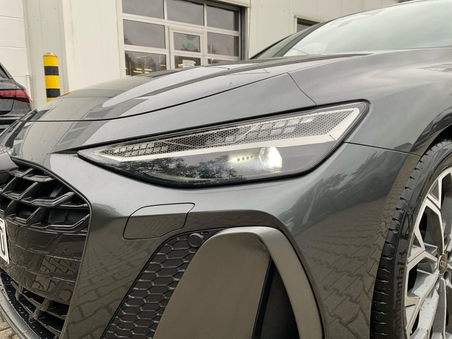 Bild über Audi A6 Avant TDI 150 kW S tronic - für weitere Informationen kontaktieren Sie den Audi Partner