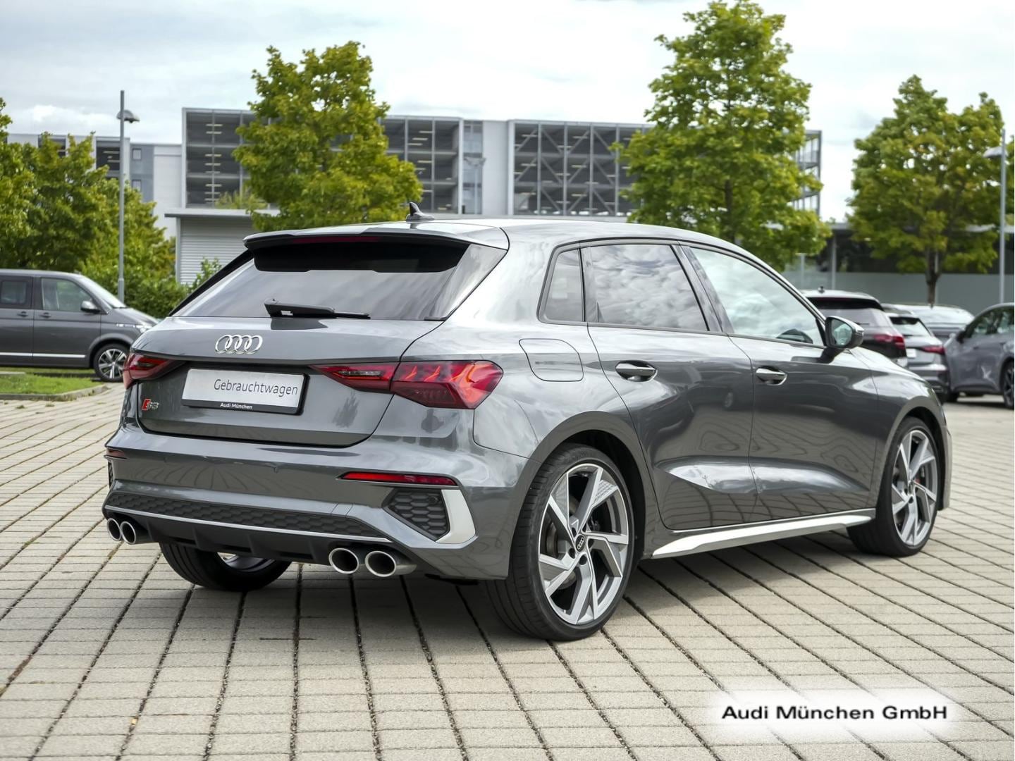 Bild über Audi S3 Sportback TFSI quattro S tronic - für weitere Informationen kontaktieren Sie den Audi Partner