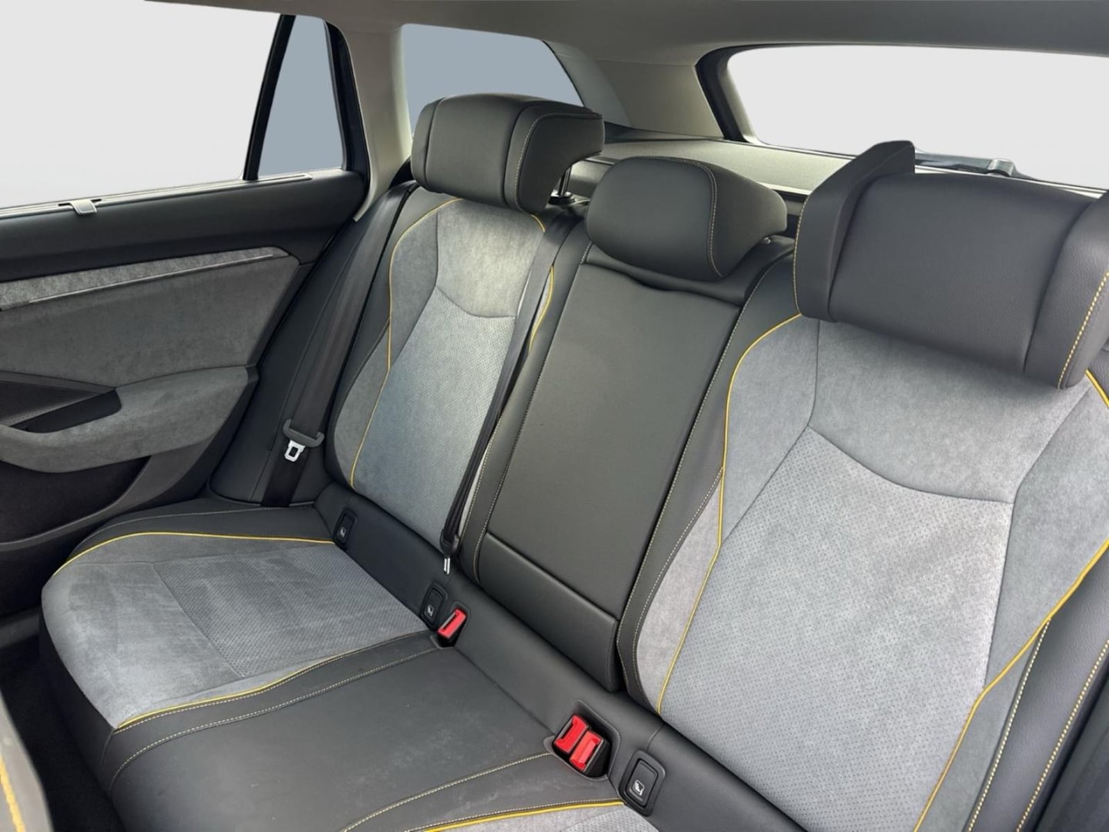 Škoda Superb Combi – Bild 9