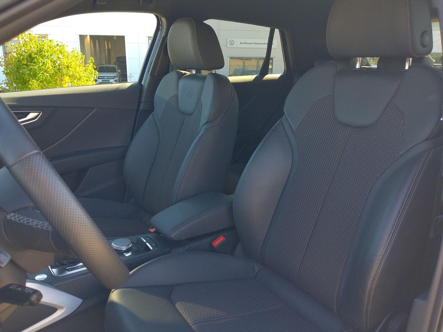 Bild über Audi Q2 S line 40 TFSI quattro S tronic - für weitere Informationen kontaktieren Sie den Audi Partner