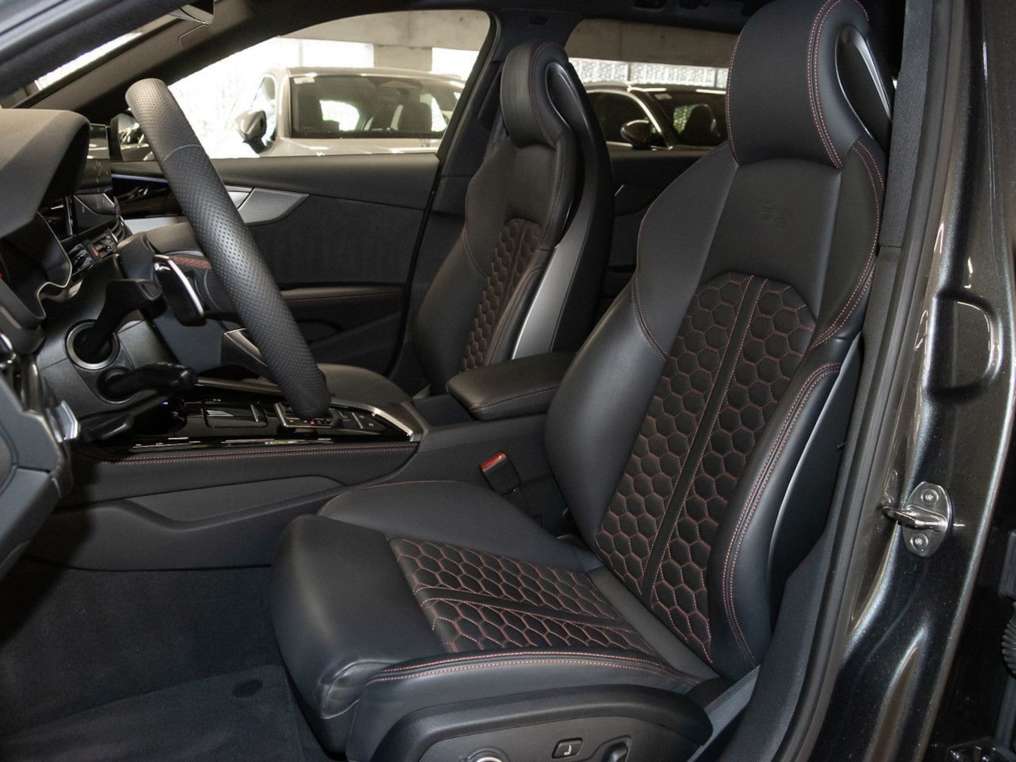 Bild über Audi RS 4 Avant TFSI quattro tiptronic - für weitere Informationen kontaktieren Sie den Audi Partner