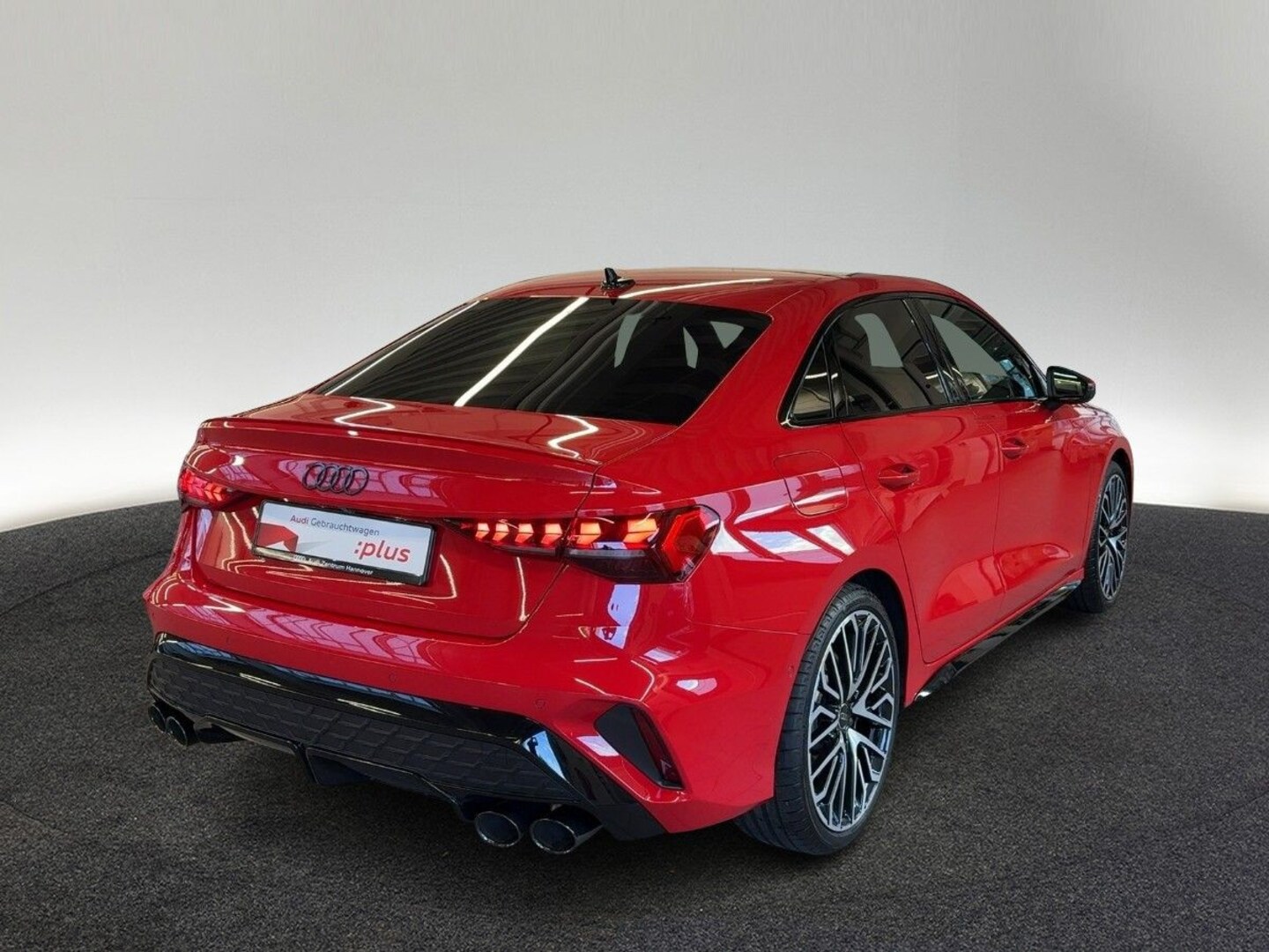 Bild über Audi S3 Limousine TFSI quattro S tronic - für weitere Informationen kontaktieren Sie den Audi Partner