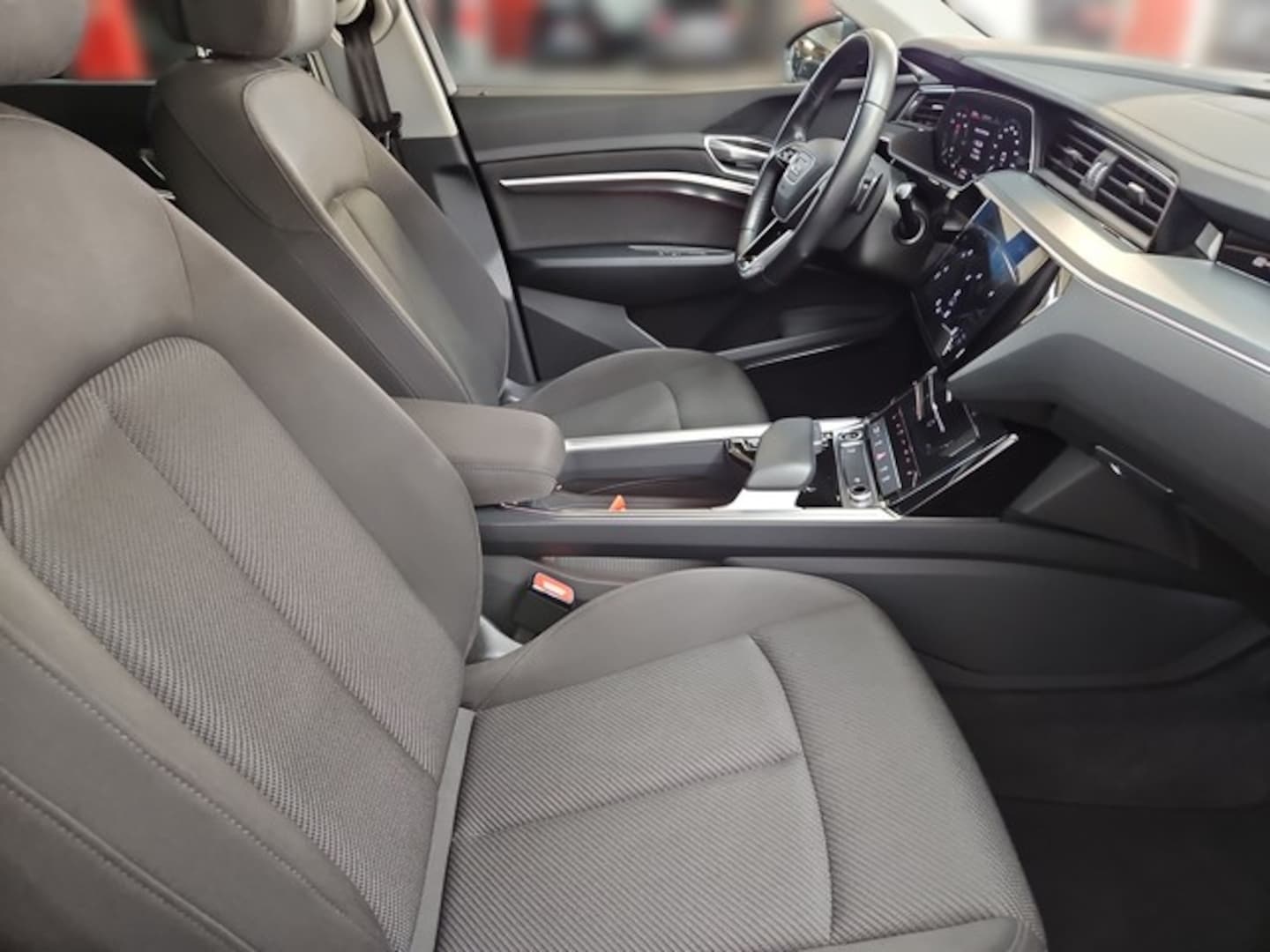 Bild über Audi e-tron advanced 55 quattro - für weitere Informationen kontaktieren Sie den Audi Partner
