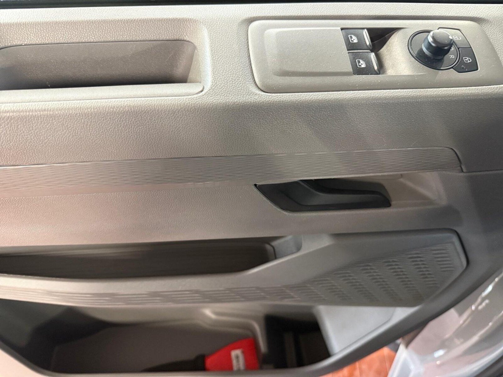 Volkswagen Transporter Kombi kurzer Radstand – Bild 12