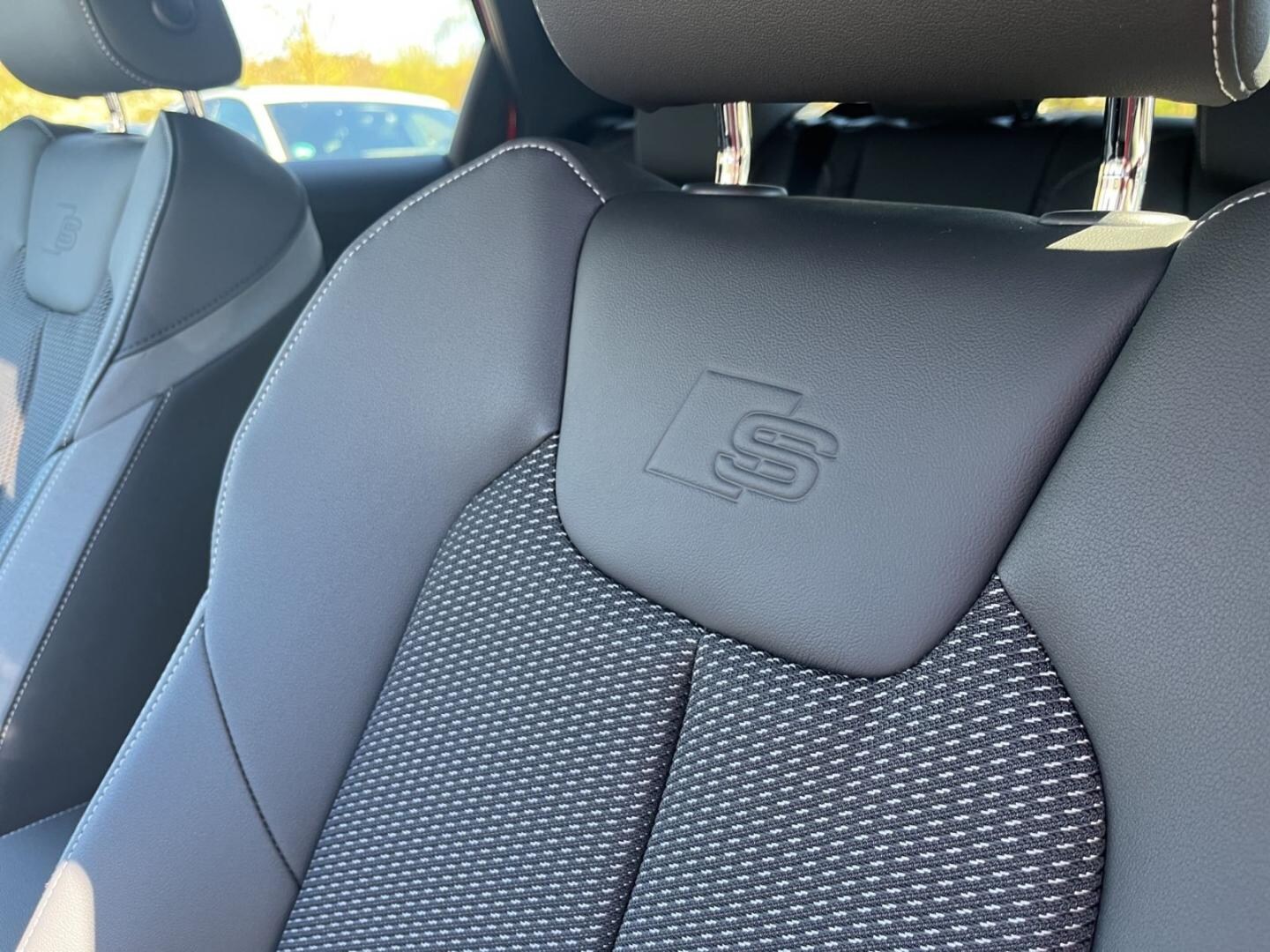 Bild über Audi A1 Sportback S line 30 TFSI S tronic - für weitere Informationen kontaktieren Sie den Audi Partner