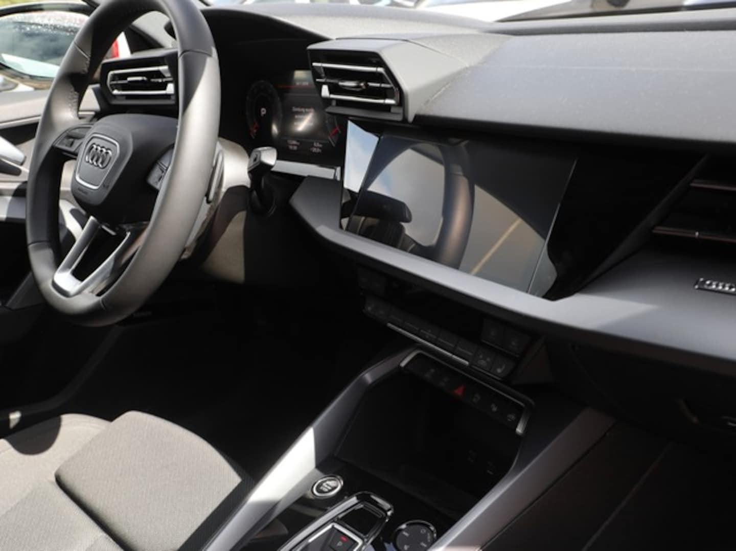 Bild über Audi A3 Sportback S line 35 TFSI S tronic - für weitere Informationen kontaktieren Sie den Audi Partner