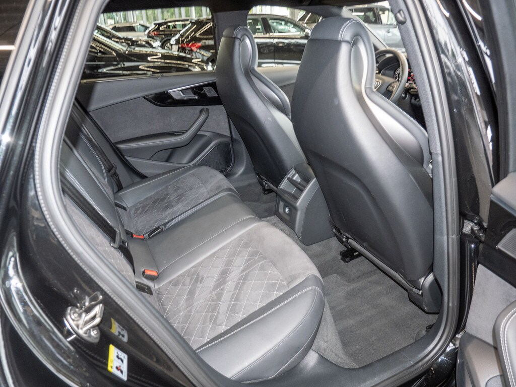 Image about Audi RS 4 Avant TFSI quattro tiptronic