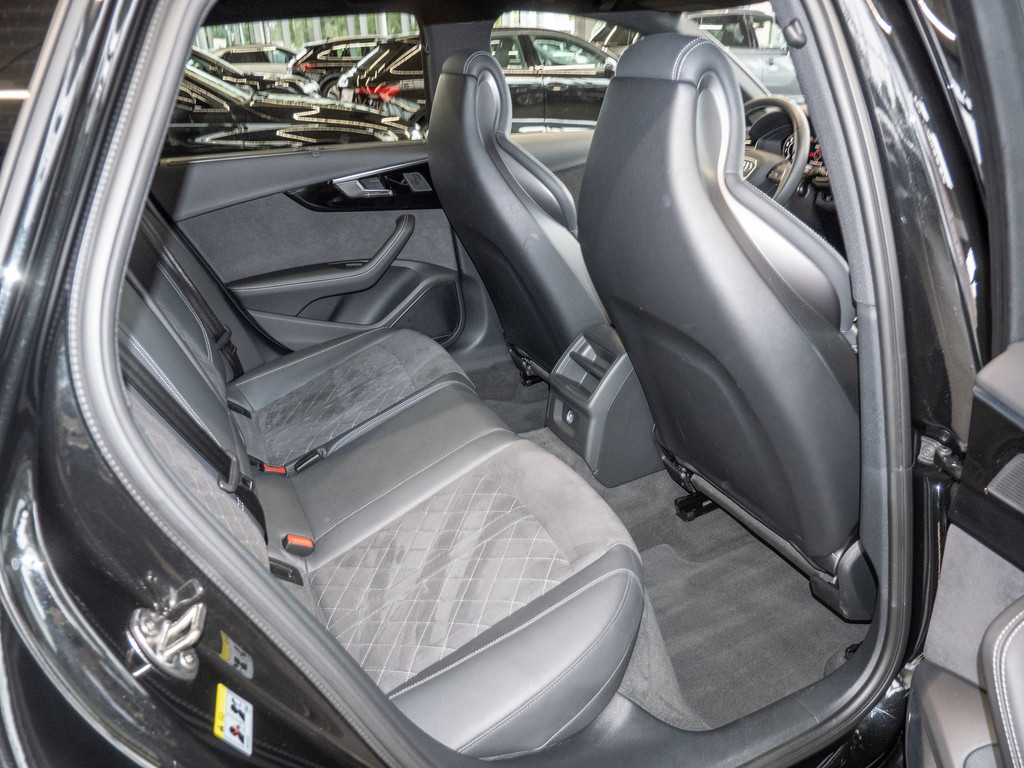Image about Audi RS 4 Avant TFSI quattro tiptronic