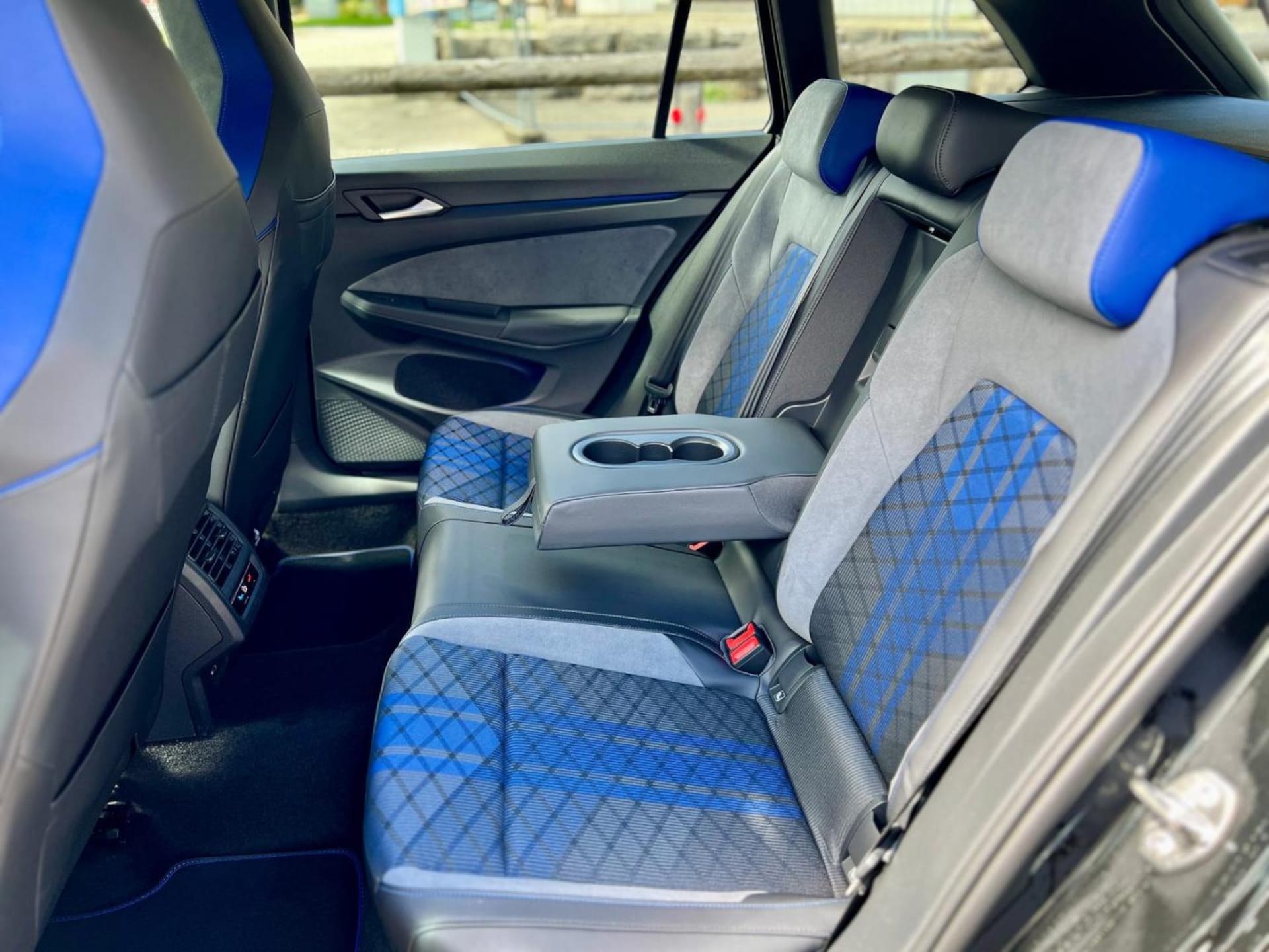Volkswagen Golf Variant R